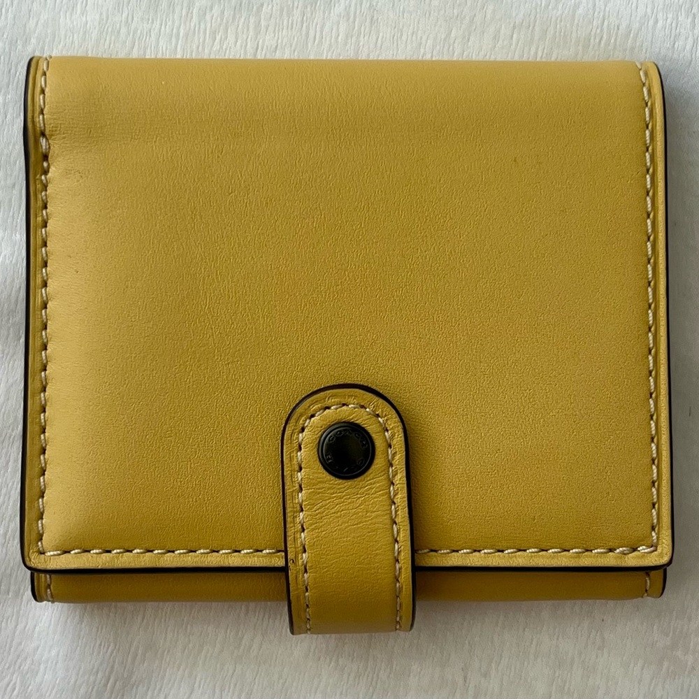 Coach Small Trifold Wallet With Floral Bow Print Interior